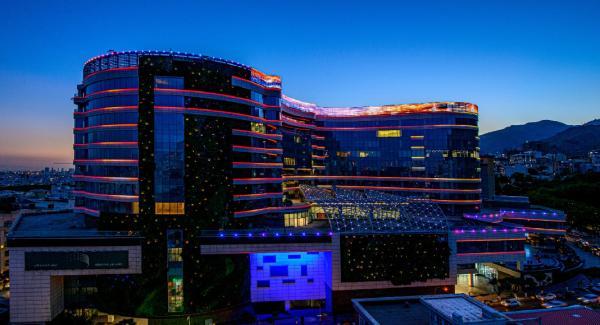 اطلس مال تهران ، مرکز خریدی مدرن در قلب نیاوران